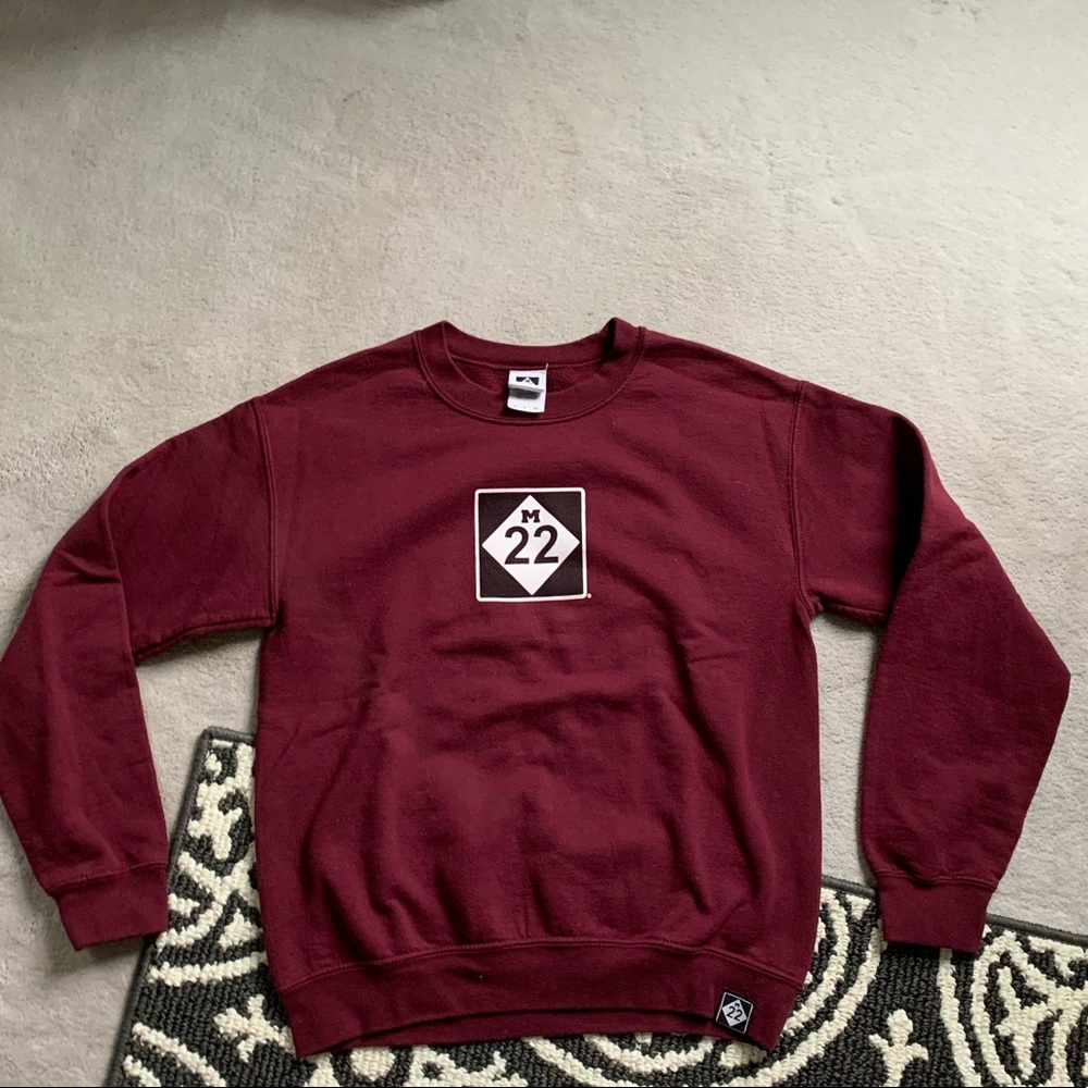 M22 Crewneck